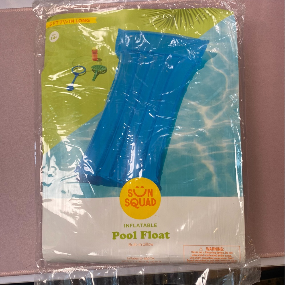 Summer Essentials Gift Set | pool float + more - Picture 3 of 6